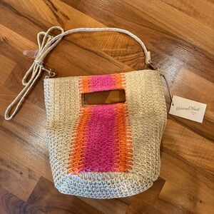 Universal thread hand‎ or crossbody summer tote bag NWT lightweight